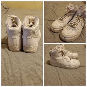 Womans 8.5 air force ones like new yellow tint is from lights not shoes